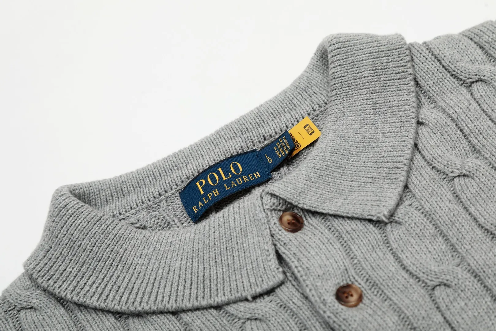 🅿️186 "Top quality" Style number: DS062# (not off the shelves all year round) [Ralph Lauren men's POLO lapel solid color pony embroidered logo knitted short sleeves] ✅Ralph Lauren Ralph Lauren classic basic lapel POLO men's all-season knitted short sleeves ✅Main supplier platform live broadcast Wholesale entity Replacement when out of stock Not off the shelf ✅ZP quality 1:1 version Scan the code to enter the GF website Counter quality ✅Details and quality are the only one in Guangzhou. Imported quality cotton yarn, focusing on high-end, cost-effective. Needless to say good quality. ✅The version restores the original version. The maximum size can be worn up to 200 pounds. Loose, comfortable and stress-free. ✅The upper body is simple and easy to match. A must-have for men. Good-looking clothes are never picky. A must-have for men's wardrobe. Size: S-XL. Color: Black, White, Gray, Khaki, Navy Blue, Gentleman's Lake Blue.